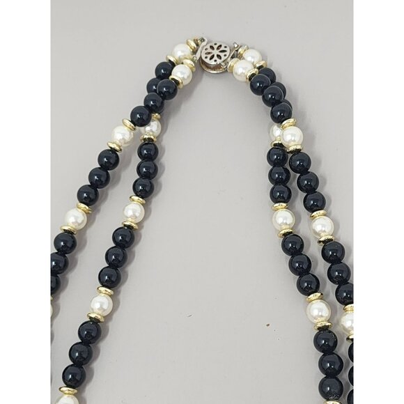 Lot of 3 Vintage Necklaces Gold Necklace/Black Lucite/Beaded‎ Necklaces - Picture 8 of 12